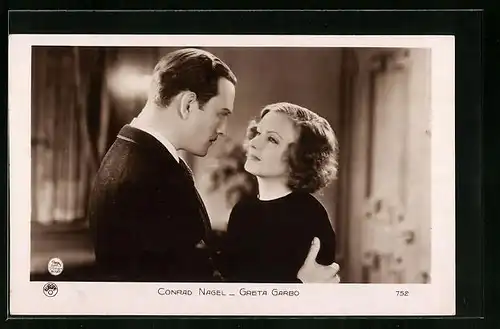 AK Schauspielerin Greta Garbo und Schauspieler Conrad Nagel in einer gemeinsamen Filmszene