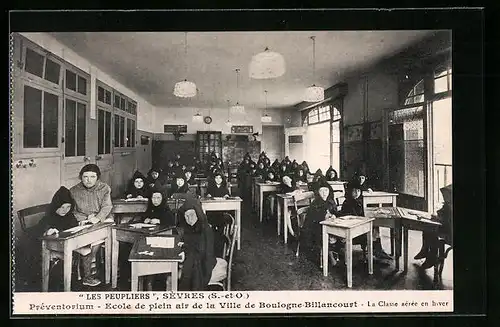 AK Sevres, Le Peupliers, Preventorium - Ecole de plein air de la Ville Boulogne-Billancourt, Classe aeree en hiver