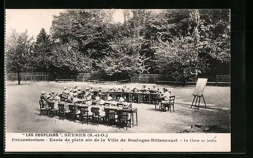 AK Sevres, Le Peupliers, Preventorium - Ecole de plein air de la Ville Boulogne-Billancourt, Classe au jardin