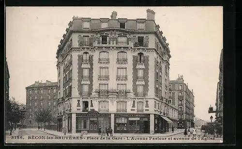 AK Bécon-les-Bruyères, Place de la Gare, l'Avenue Pasteur et avenue de l'Eglise