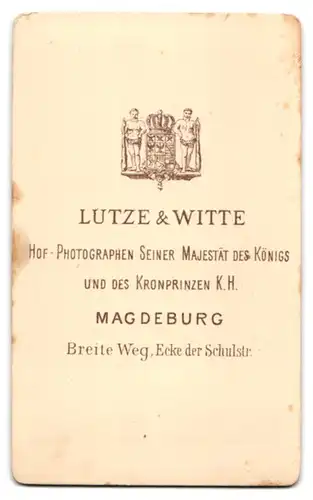 Fotografie Lutze & Witte, Magdeburg, Breite Weg 140, Portrait Brünettes Mädchen mit teilweise tupiertem Haar