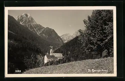 AK St. Georgenberg, Gebäudepartie mit Gebirgswand