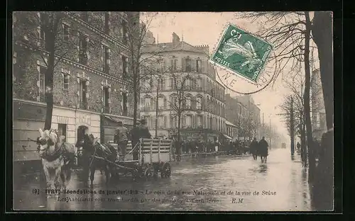 AK Ivry, Inondations de Janvier 1910, le coin de la rue Nationale et de la rue de Seine