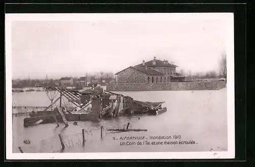 AK Alfortville, Inondation 1910, un coin de l`Ile et une maison ecroulee