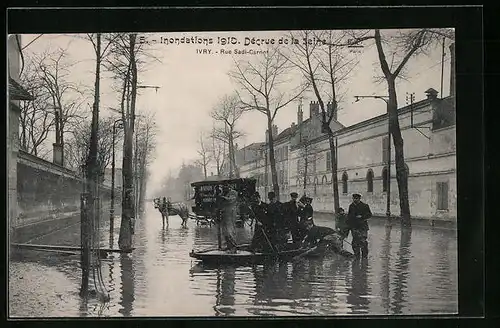 AK Ivry, Inondations 1910, Décrue de la Seine, Rue Sadi-Carnot