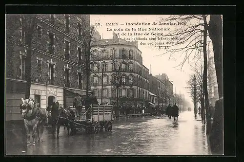 AK Ivry, Inondations 1910, le coin de la Rue Nationale et de la Rue de Seine
