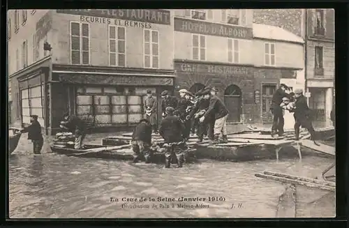 AK Maison-Alfort, la Crue de la Seine 1910, Distribution de Pain