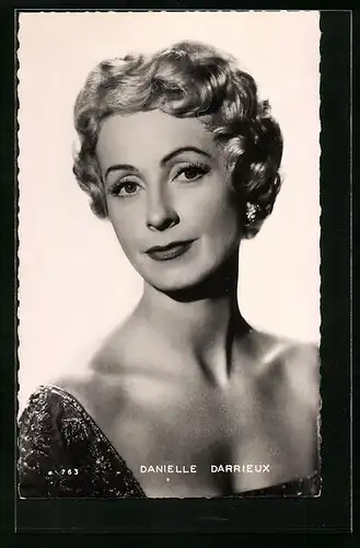 AK Schauspielerin Danielle Darrieux mit bezaubernder Kurzhaarfrisur