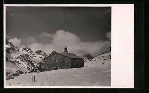 AK Wiesbadener Hütte, Berghütte im Winter