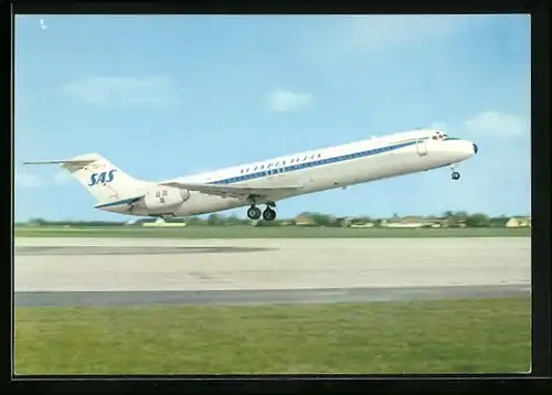AK Flugzeug Super DC-9 jetliner der SAS beim Start