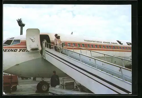 AK Flugzeug Boeing 707 der Tarom nach der Landung