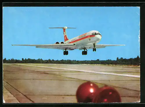 AK Turbinenluftstrahlverkehrsflugzeug IL-62 bei der Landung, Interflug