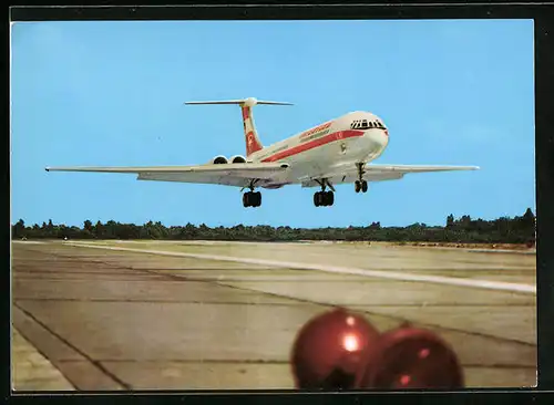 AK Turbinenluftstrahlverkehrsflugzeug IL-62 bei der Landung, Interflug