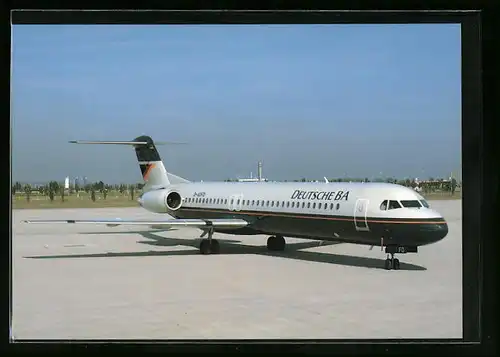 AK Flugzeug Fokker 100 der Deutsche BA am Boden