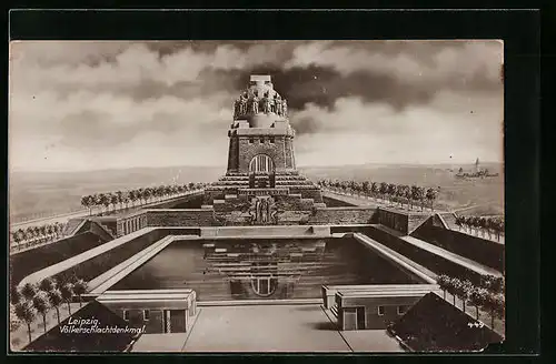 AK Leipzig, Völkerschlachtdenkmal aus der Vogelschau
