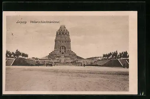 AK Leipzig, Völkerschlachtdenkmal aus der Ferne