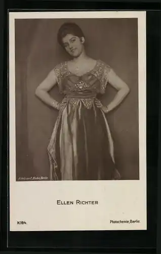 AK Schauspielerin Ellen Richter im Kostüm einer Theaterrolle