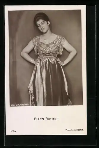 AK Schauspielerin Ellen Richter im Kostüm einer Theaterrolle