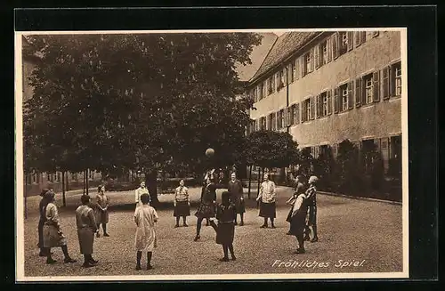 AK Villingen / Schwarzwald, Lehr- u. Erziehungs-Institut St. Ursula, Kinder spielen im Hof