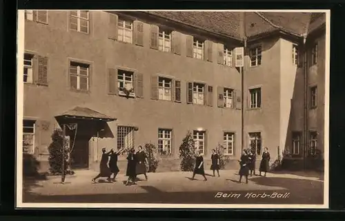 AK Villingen / Schwarzwald, Lehr- u. Erziehungs-Institut St. Ursula, Mädchen beim Korb-Ball