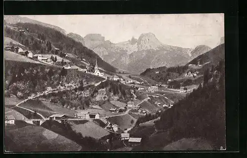 AK S. Cristina /Val Gardena, Ortsansicht mit Kapelle und Bergpanorama