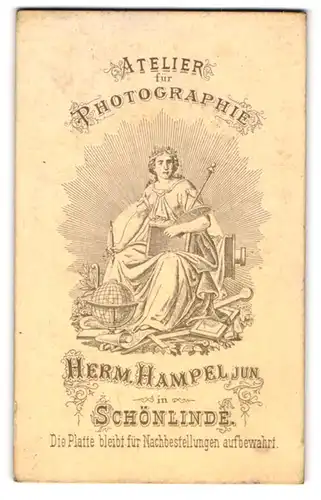 Fotografie Hermann Hampel Junior, Schönlinde, Dame mit Plattenkamera, Mischpalette & Globus, Rückseitig Herren Portrait