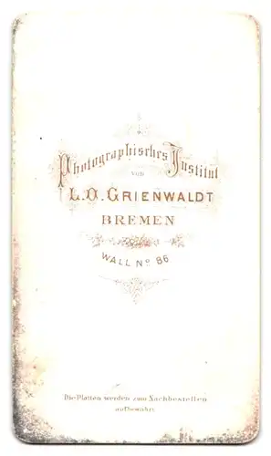 Fotografie L. O. Grienwaldt, Bremen, Wall 86, Älterer Mann mit Walrossbart im Dreiteiler