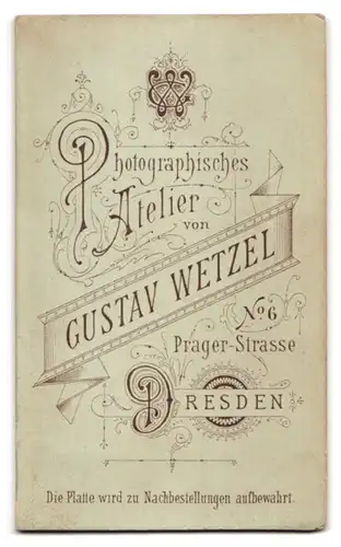 Fotografie Gustav Wetzel, Dresden, Prager-Str. 6, Nonne in Tracht mit Buch in der Hand