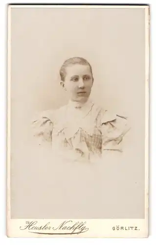 Fotografie H. Heusler Nachflg., Görlitz, Postplatz 4, Junge Dame mit zurückgebundenem Haar