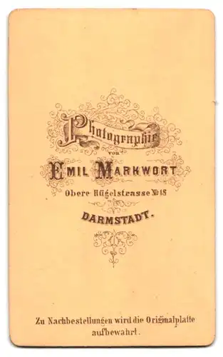 Fotografie Emil Markwort, Darmstadt, Obere-Hügelstr. 18, Junges Mädchen in modischer Kleidung
