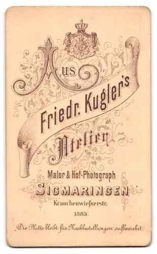 Fotografie F. Kugler, Sigmaringen, Krauchenwiesserstrasse, Frau mittleren Alters im bürgerlichen Kleid mit Rüschenkragen