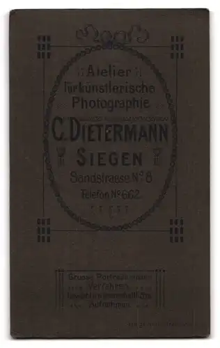 Fotografie C. Dietermann, Siegen, Sandstrasse 8, Junges Ehepaar im besten Alter fein herausgeputzt