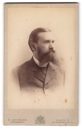 Fotografie H. Axtmann, Plauen /V., Bahnhof-Strasse 27, Mittelalter Herr mit vollem Bart