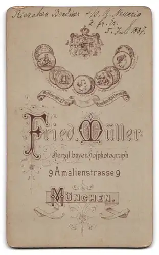 Fotografie Fried. Müller, München, Amalienstr. 9, Junger Mann in modischer Kleidung