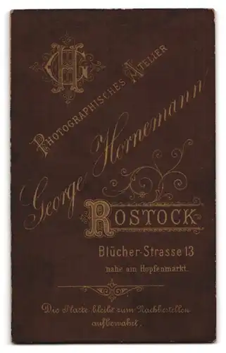 Fotografie George Hornemann, Rostock, Blücher-Str. 13, Stattlicher Herr im Anzug mit Schnauzbart