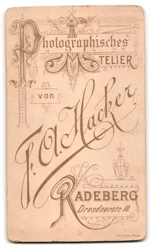 Fotografie F. A. Hacker, Radeberg, Dresdnerstr. 18, Süsses Kleinkind im hübschen Kleid