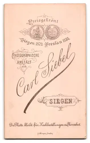 Fotografie Carl Siebel, Siegen, Junge Mutter im Kleid mit ihrem Kind