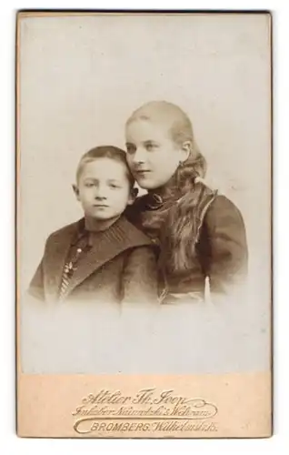 Fotografie Theodor Joop, Bromberg, Wilhelmstr. 15, Geschwisterduo, er sitzt auf ihrem Schos