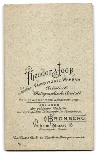 Fotografie Atelier Th. Joop, Bromberg, Wilhelmstr. 15, Knabe im Matrosenoutfit