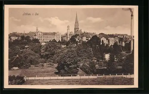 AK Löbau i. Sa., Ortsansicht mit Kirche und Schornstein