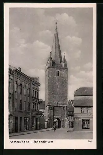 AK Aschersleben, Ansicht vom Johannisturm mit Fussgänger