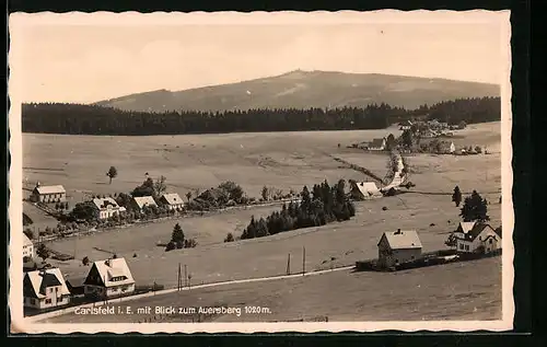 AK Carlsfeld i. E., Ortsansicht mit Auersberg aus der Vogelschau