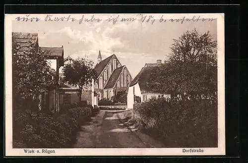 AK Wiek a. Rügen, Dorfstrasse mit Blick auf die 700jährige Kirche