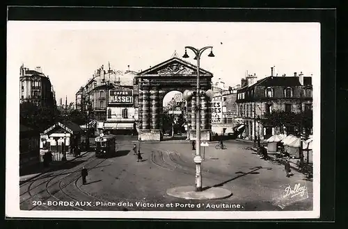 AK Bordeaux, Place de la Victoire et Porte d`Aquitaine, Strassenbahn