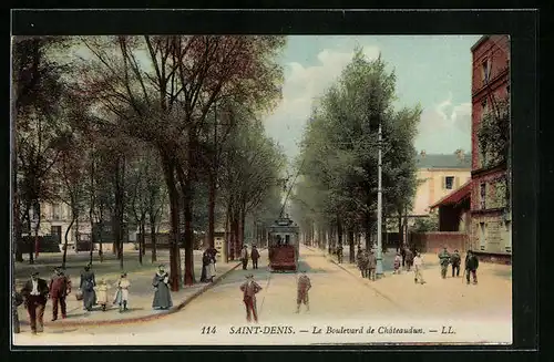 AK Saint-Denis, Le Boulevard de Chateaudun, Strassenbahn