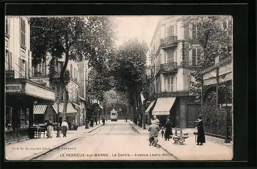 AK Le Perreux-sur-Marne, Le Centre, Avenue Ledru-Rollin, Strassenbahn
