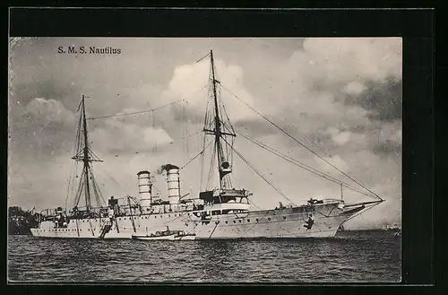 AK SMS Kriegsschiff Nautilus an der Küste vor Anker liegend