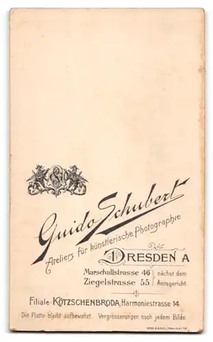 Fotografie Guido Schubert, Dresden, Marschallstrasse 46, Junge Frau im eleganten Kleid