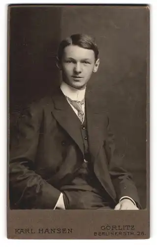 Fotografie Karl Hansen, Görlitz, Berlinerstrasse 26, Jüngling mit Krawatte