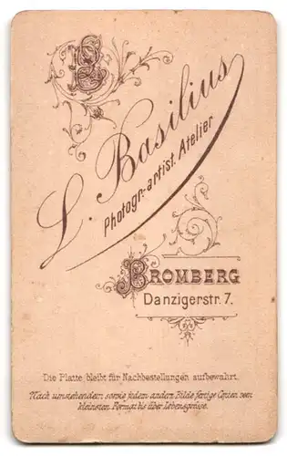 Fotografie L. Basilius, Bromberg, Danzigerstrasse 7, Junger Mann mit unvorteilhafter Frisur